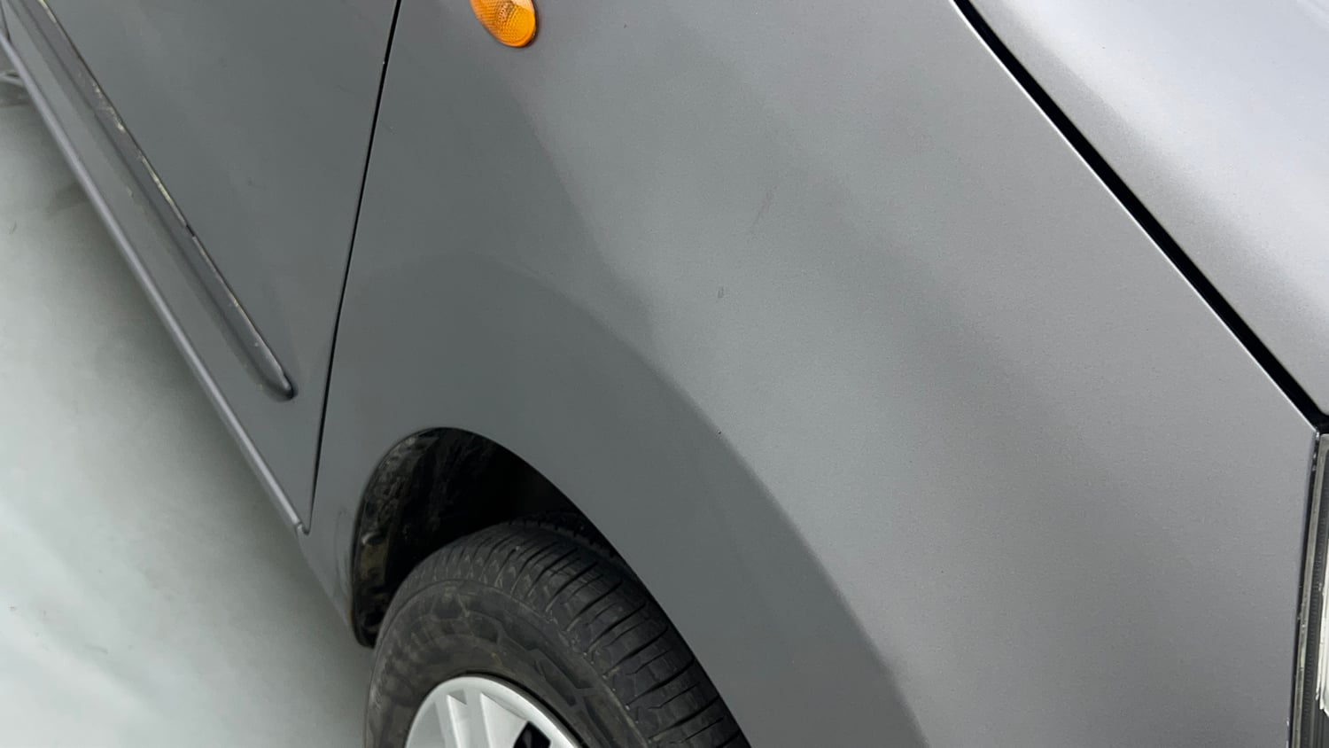 Used 2016 Maruti Suzuki Wagon R 1.0 VXI AMT Petrol Automatic dents MINOR SCRATCH