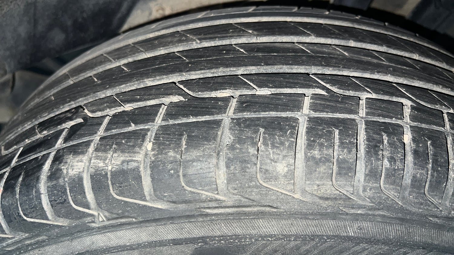 Used 2022 Tata Nexon XM (S) Petrol Manual tyres LEFT REAR TYRE TREAD VIEW