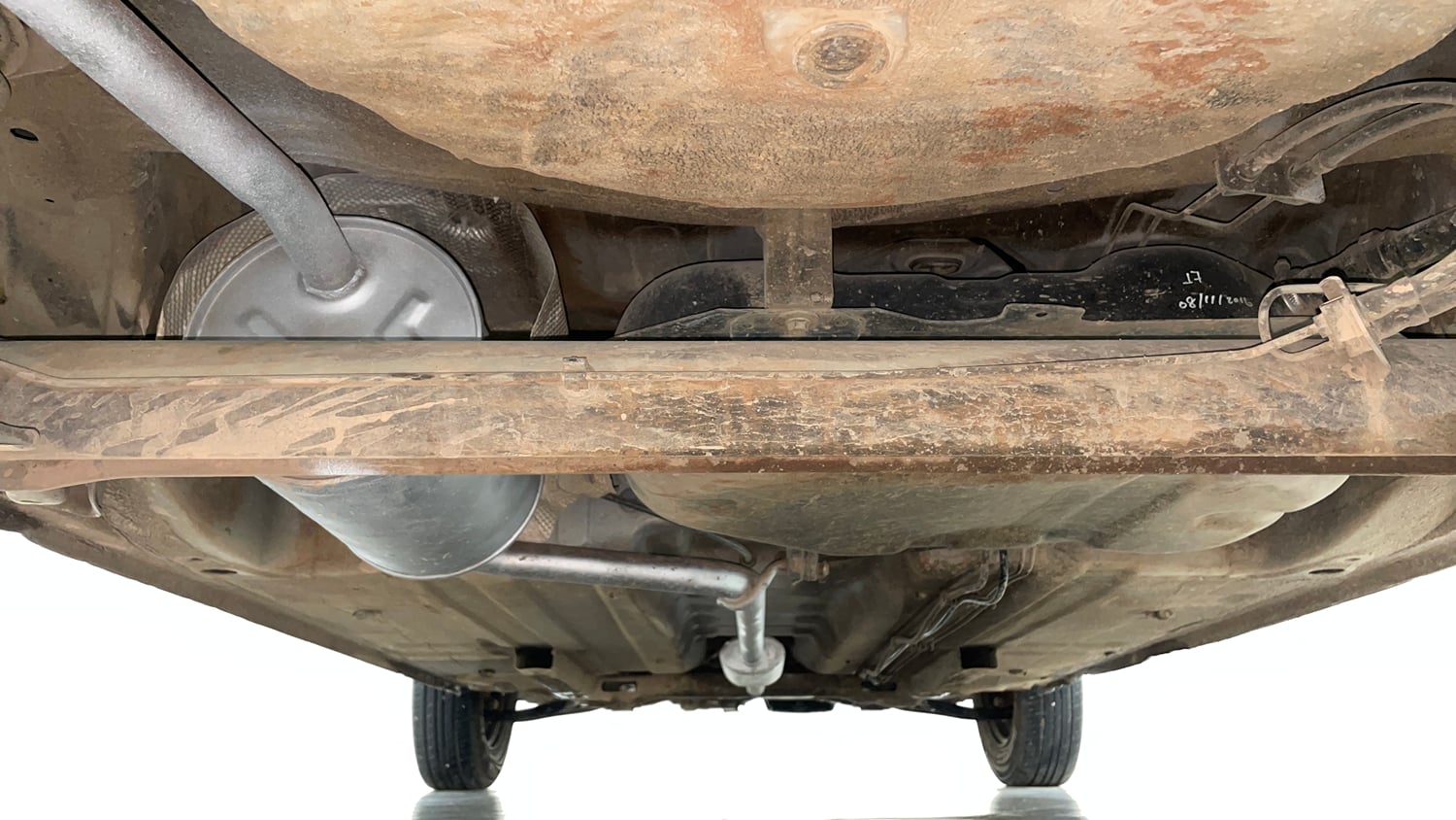Used 2015 Renault Kwid RXT Petrol Manual extra REAR UNDERBODY VIEW (TAKEN FROM REAR)