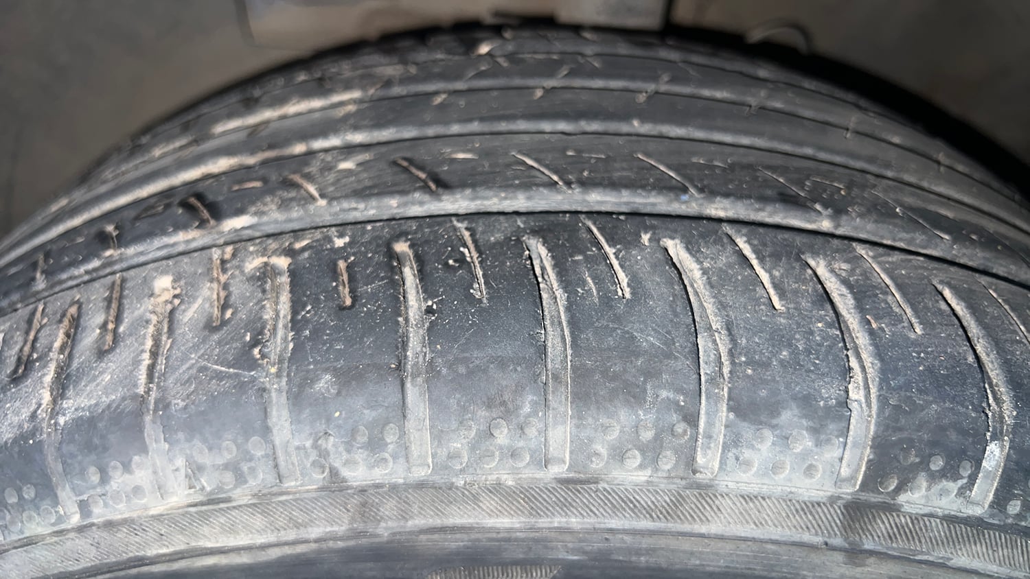 Used 2019 Hyundai Venue SX Plus 1.0 Turbo DCT Petrol Automatic tyres LEFT FRONT TYRE TREAD VIEW