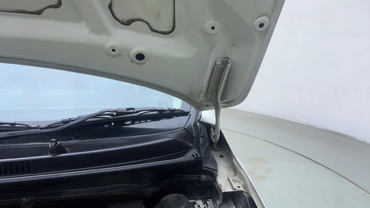 Used 2016 Maruti Suzuki Celerio ZXi AMT Petrol Automatic engine ENGINE LEFT SIDE HINGE & APRON VIEW