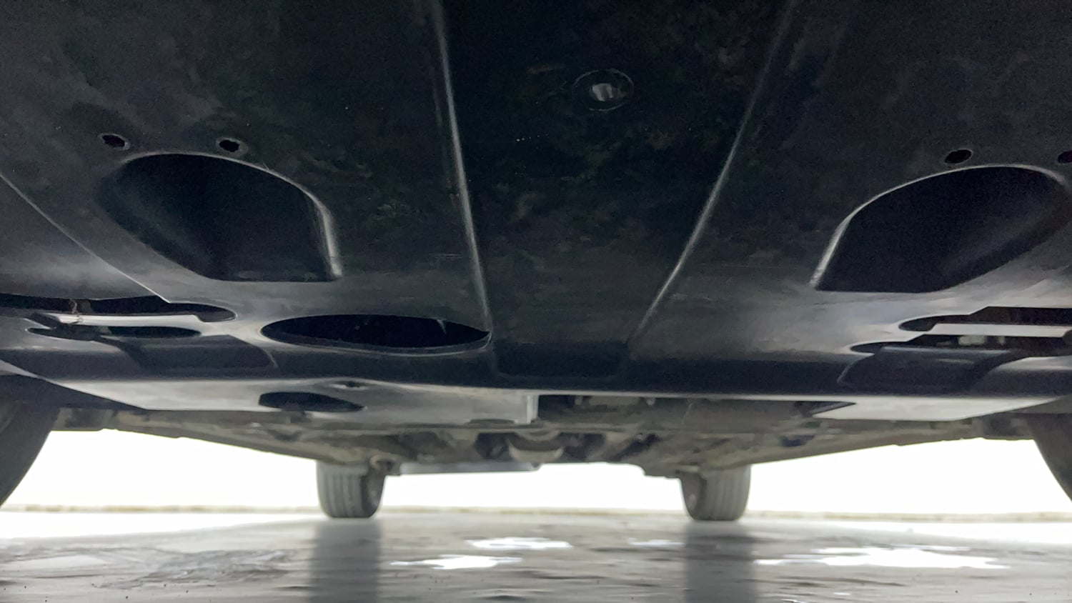 Used 2017 Hyundai Elantra 2.0 SX (O) AT Petrol Automatic extra FRONT LEFT UNDERBODY VIEW
