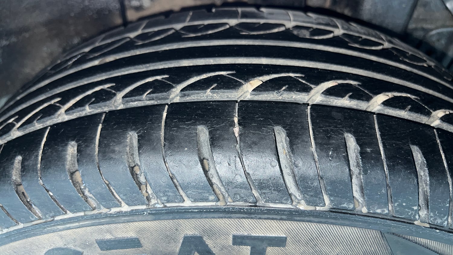 Used 2019 Hyundai Elite i20 Magna Executive 1.2 Petrol Manual tyres LEFT REAR TYRE TREAD VIEW