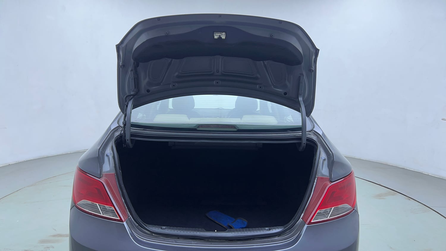 Used 2016 Hyundai Verna 1.6 VTVT SX AT Petrol Automatic interior DICKY DOOR OPEN VIEW