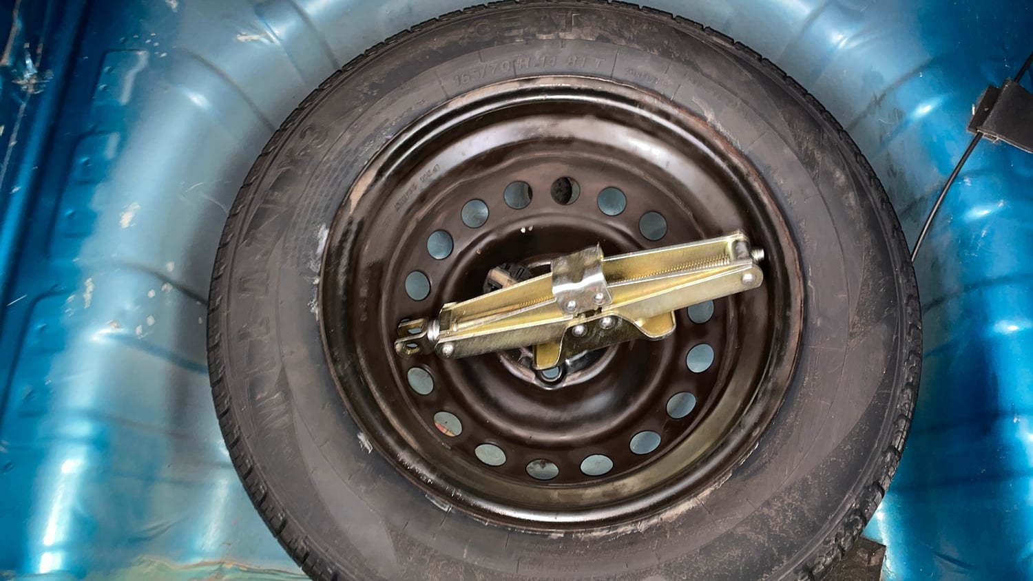 Used 2020 Renault Kwid RXT Petrol Manual tyres SPARE TYRE VIEW