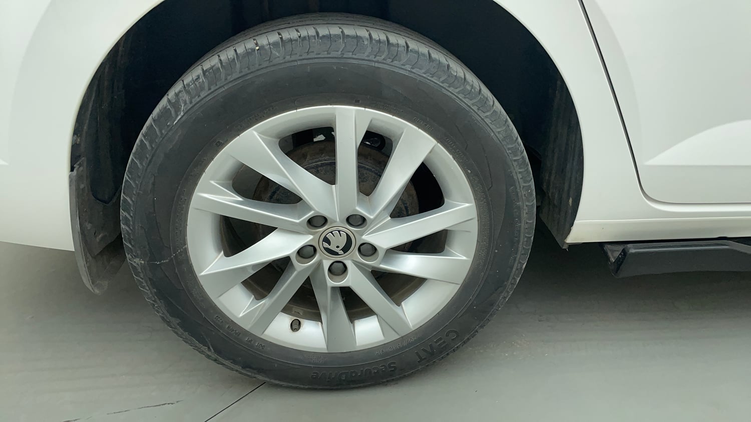 Used 2024 Skoda Slavia Ambition 1.0L TSI AT Petrol Automatic tyres RIGHT REAR TYRE RIM VIEW