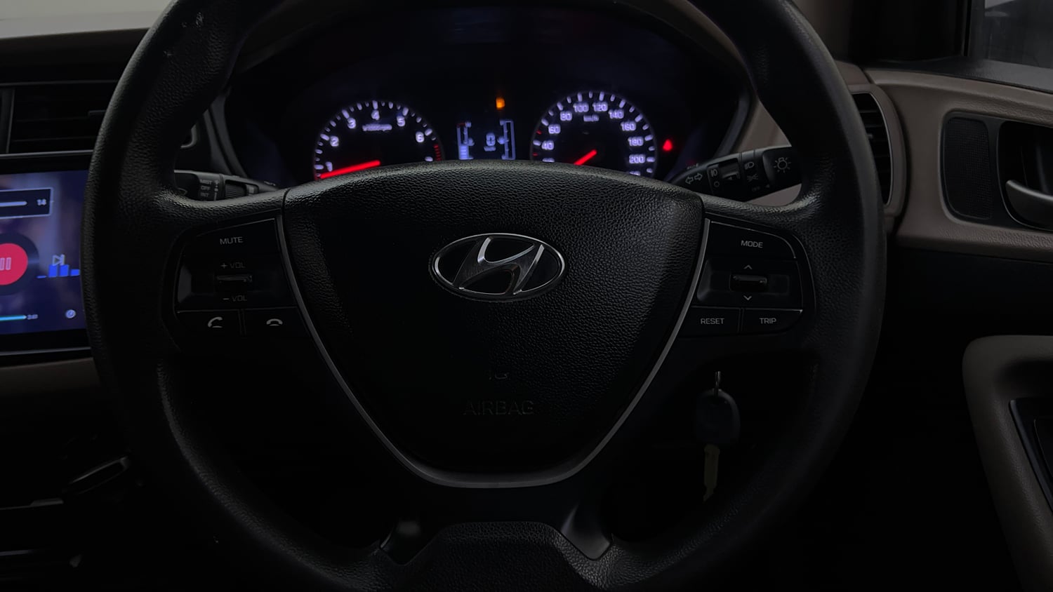 Used 2019 Hyundai Elite i20 Magna Plus 1.2 Petrol Manual top_features Airbags