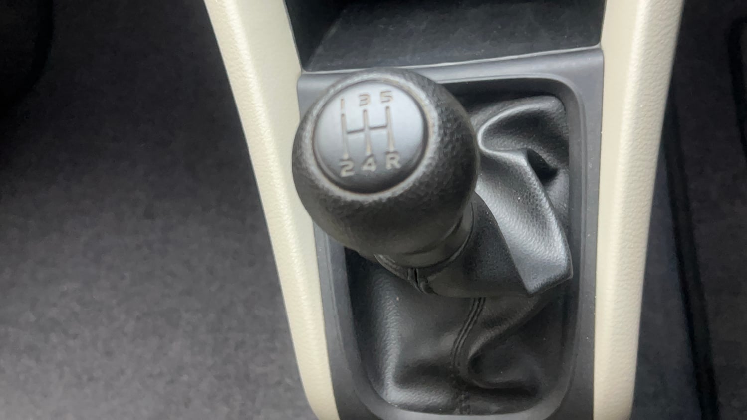 Used 2019 Maruti Suzuki Celerio VXi Petrol Manual interior GEAR  KNOB VIEW