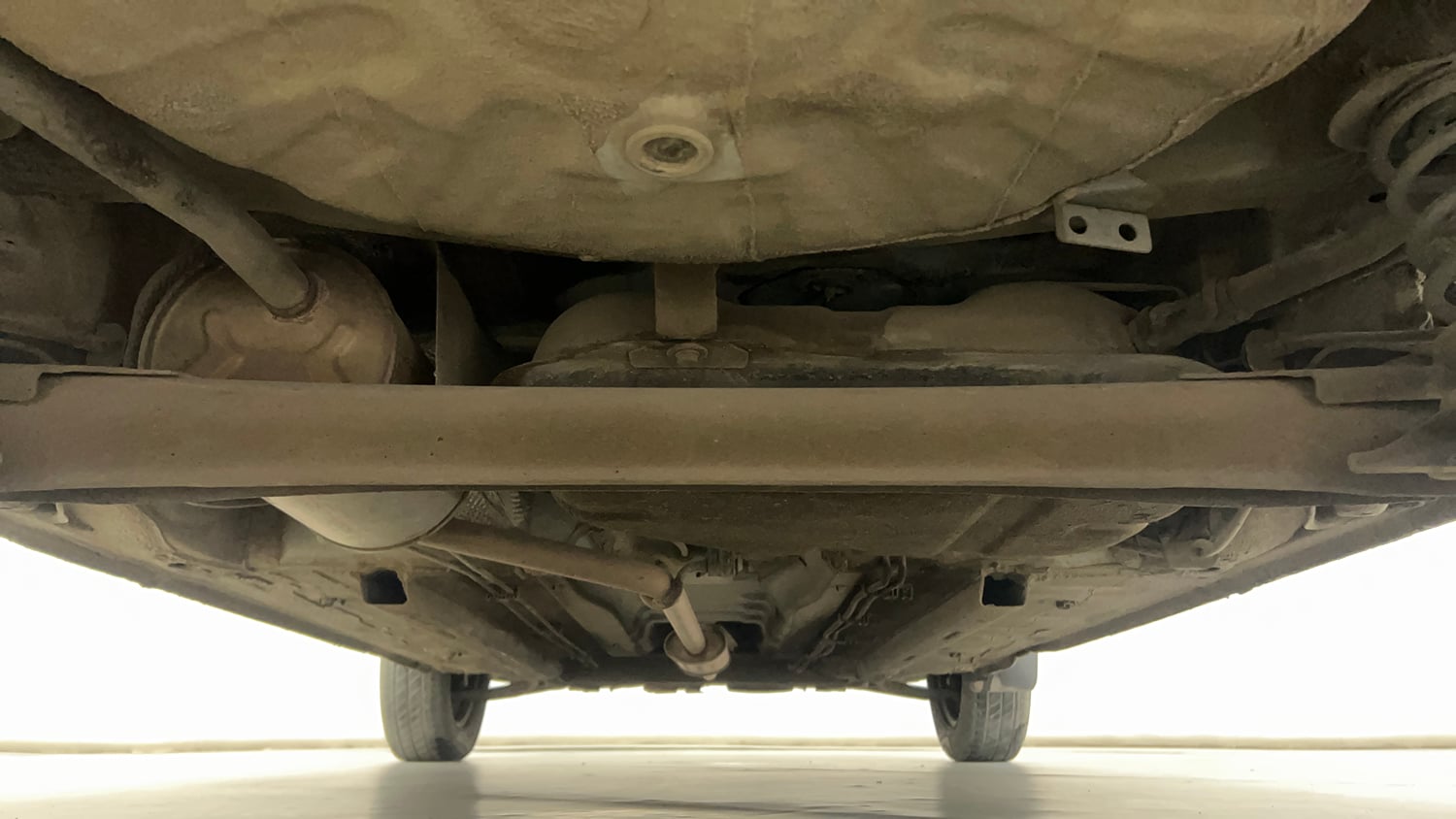 Used 2020 Renault Kwid 1.0 RXT AMT Opt Petrol Automatic extra REAR UNDERBODY VIEW (TAKEN FROM REAR)