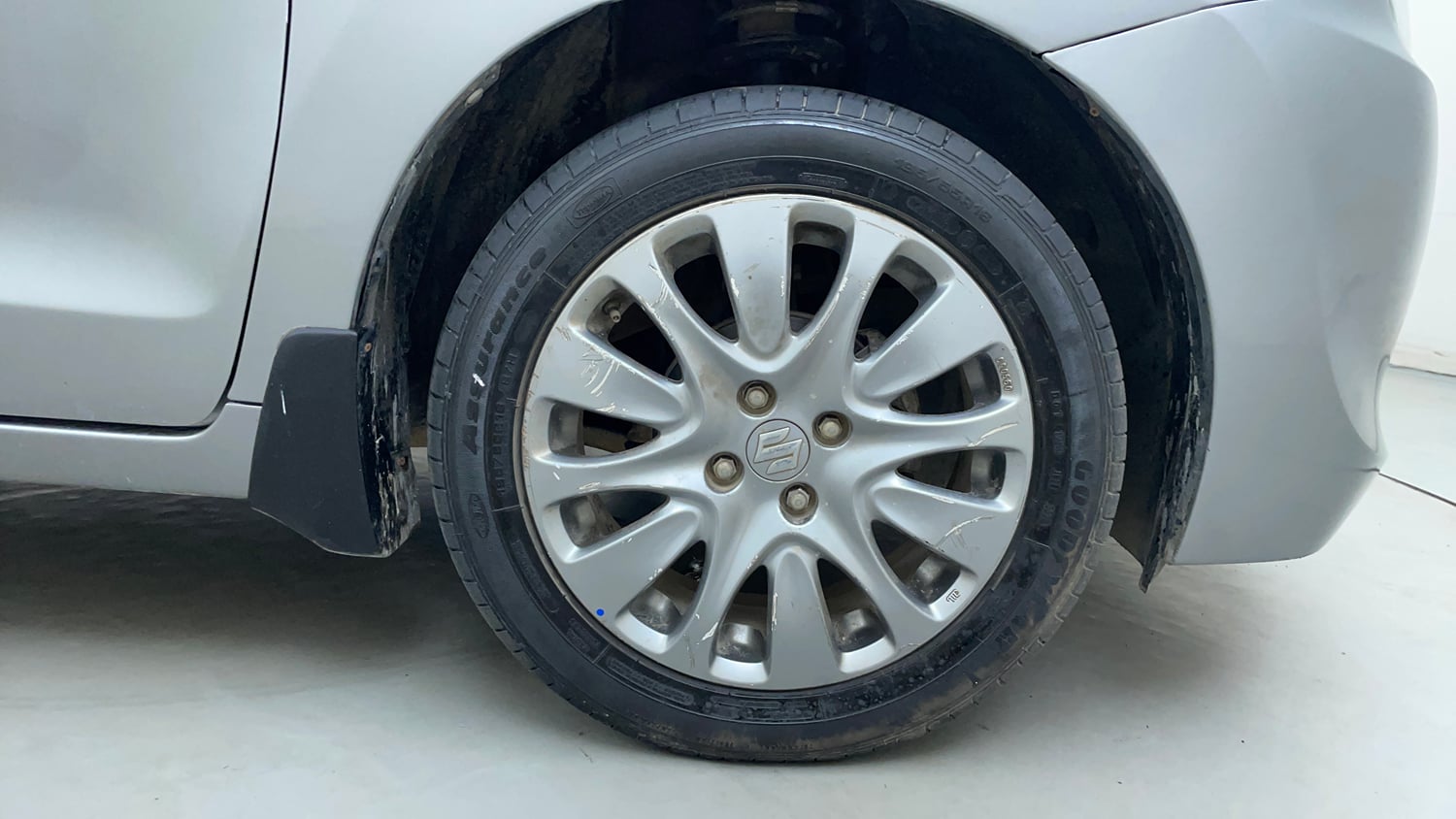 Used 2018 Maruti Suzuki Baleno Zeta 1.2 AT Petrol Automatic tyres RIGHT FRONT TYRE RIM VIEW
