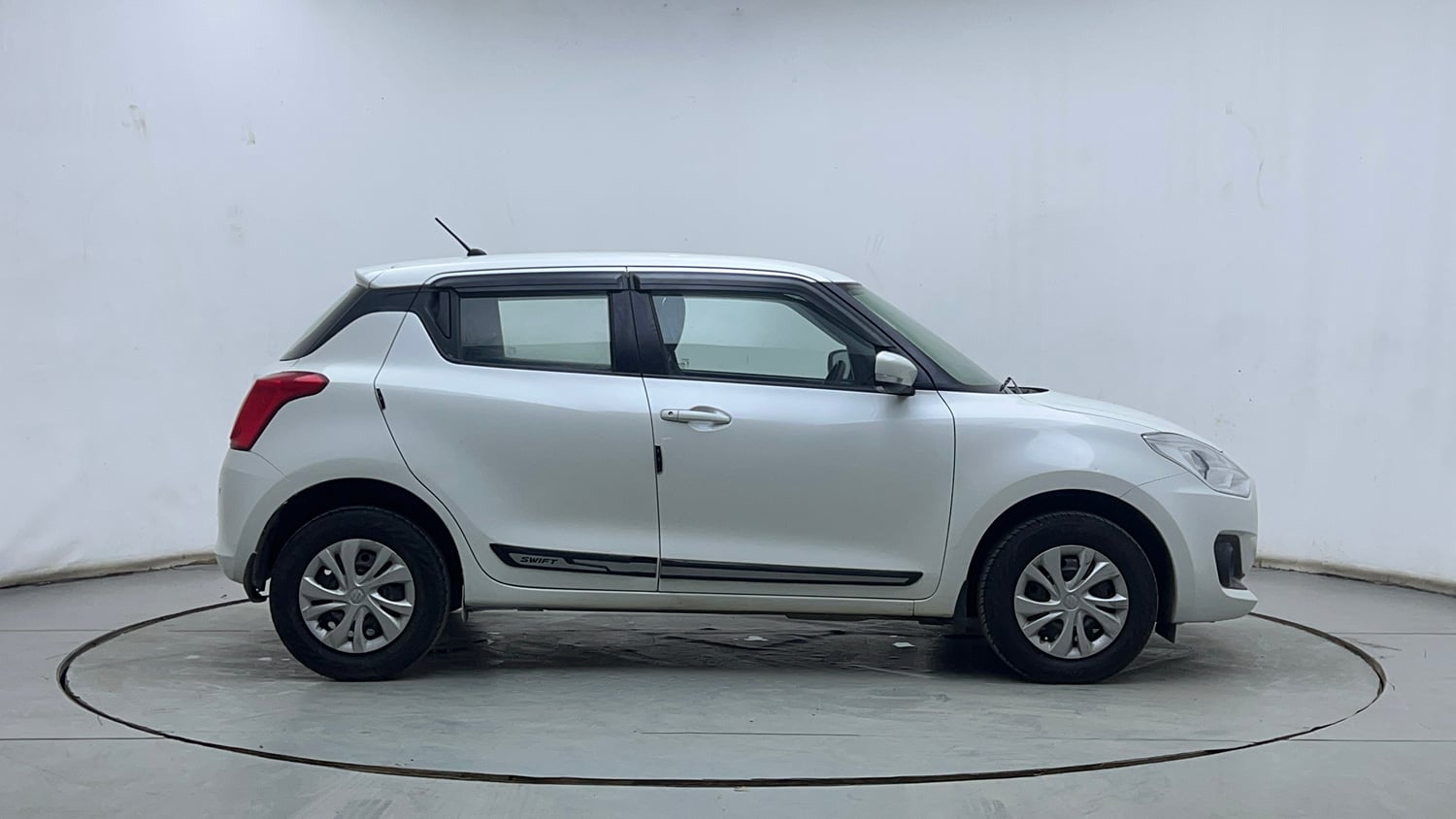 Used 2023 Maruti Suzuki Swift VXi Petrol Manual exterior RIGHT SIDE VIEW