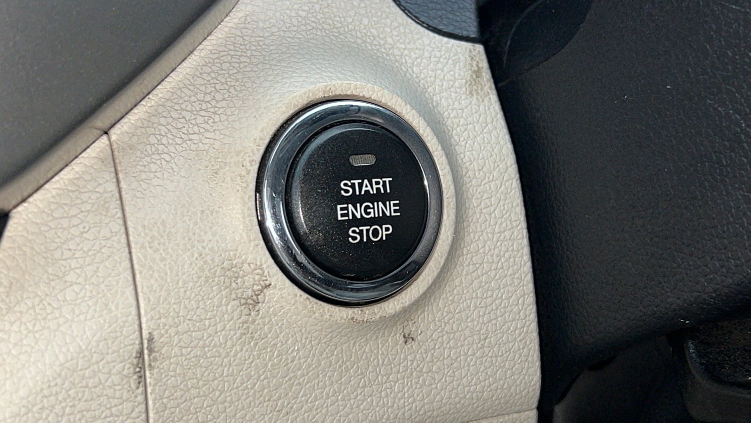 Used 2019 Mahindra XUV 300 1.5 W8 (O) Diesel Manual top_features Keyless start
