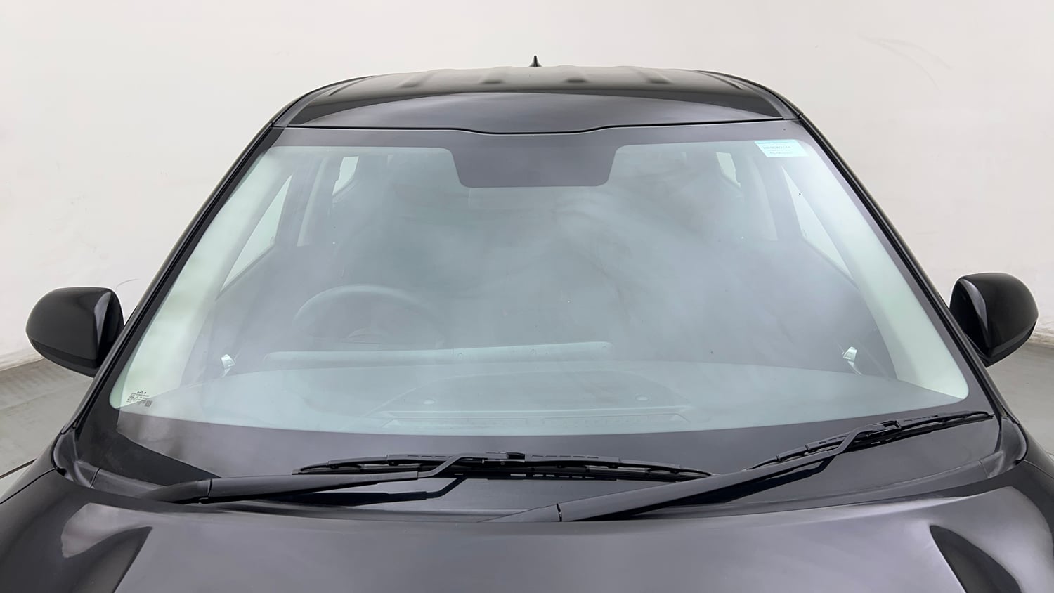 Used 2025 Kia Seltos HTE (O)1.5 Petrol MT Petrol Manual exterior FRONT WINDSHIELD VIEW