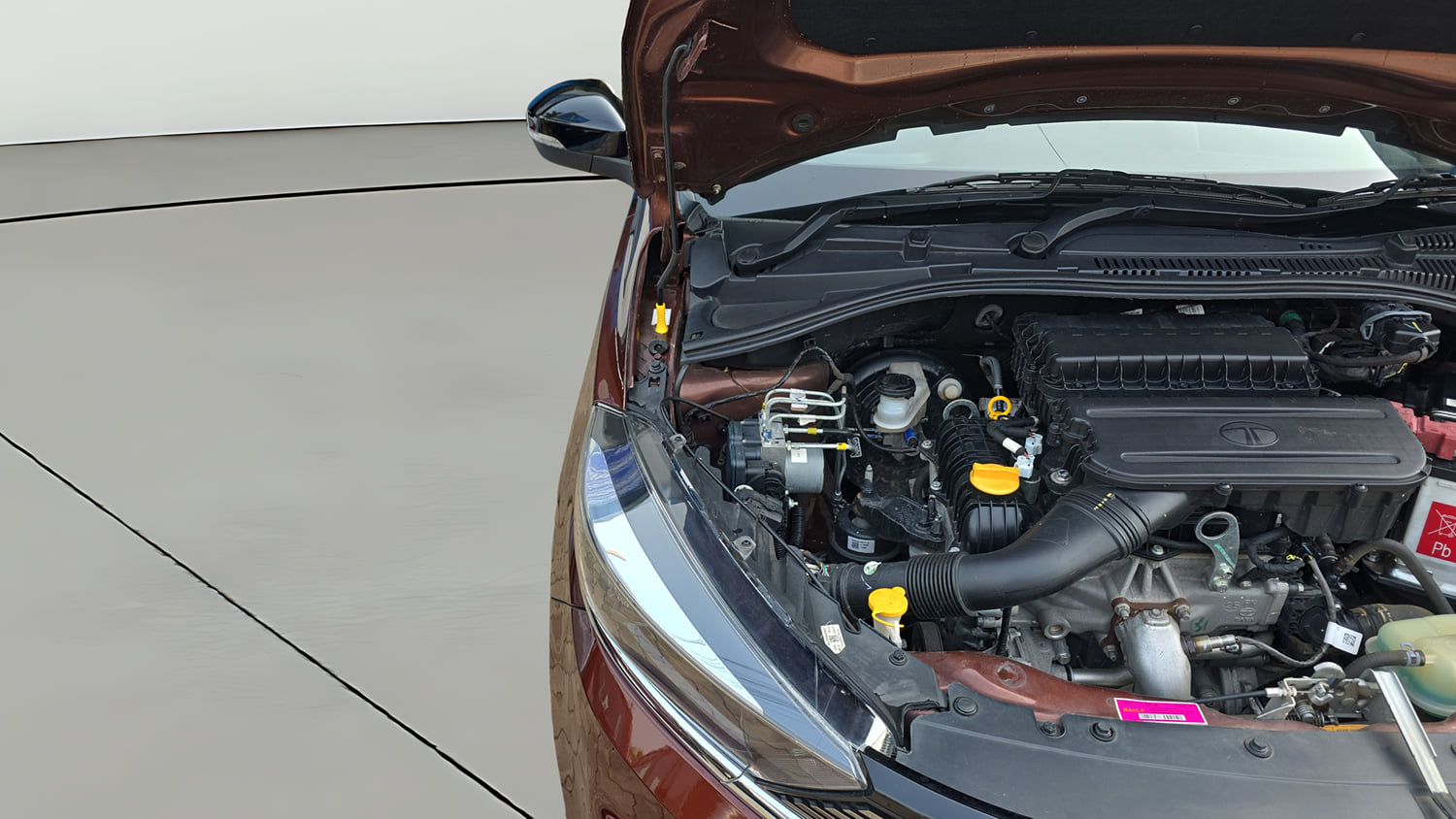 Used 2025 Tata Tigor XZA Plus iCNG Cng Automatic engine ENGINE RIGHT SIDE HINGE & APRON VIEW