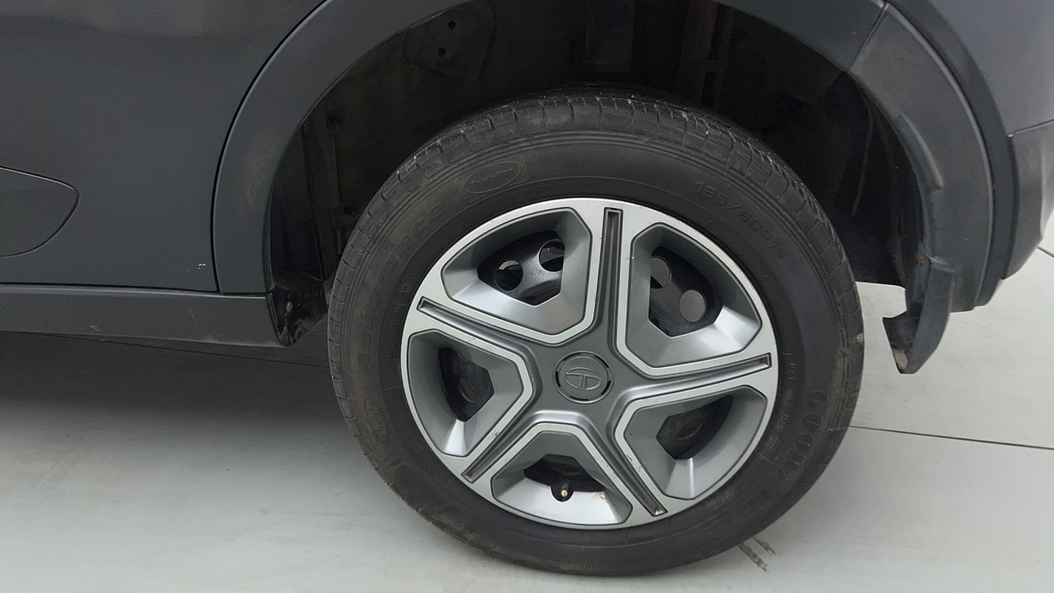 Used 2018 Tata Nexon XM Petrol Manual tyres LEFT REAR TYRE RIM VIEW