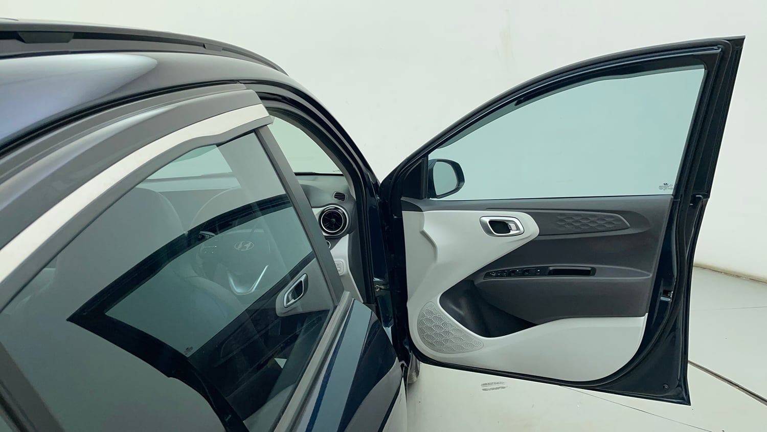 Used 2025 Hyundai Grand i10 Nios Sportz (O) 1.2 Kappa VTVT Petrol Manual interior RIGHT FRONT DOOR OPEN VIEW