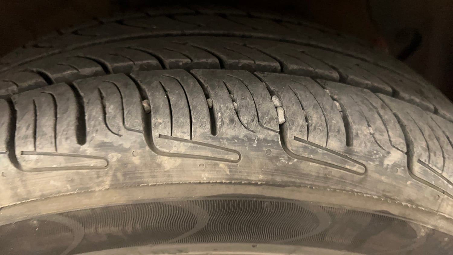 Used 2016 Hyundai Xcent SX 1.2 Petrol Manual tyres RIGHT FRONT TYRE TREAD VIEW