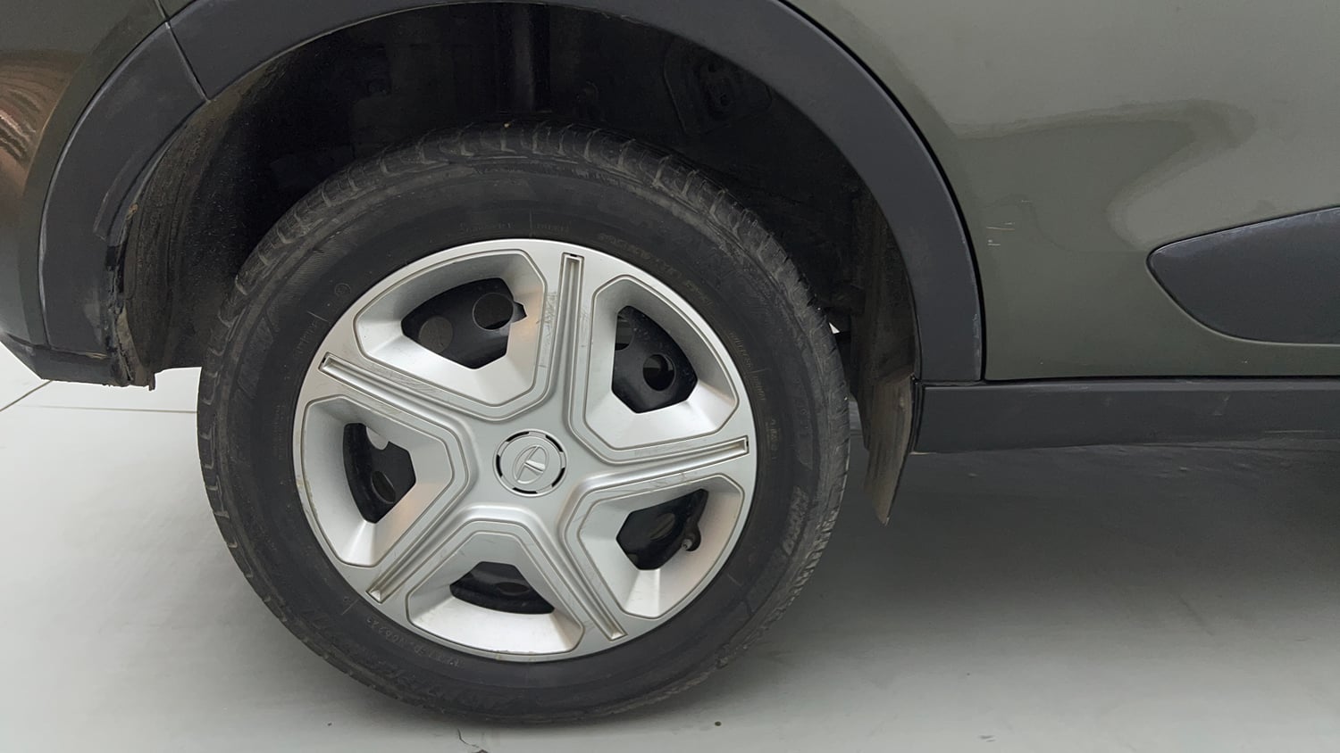Used 2022 Tata Nexon XM (S) Petrol Manual tyres RIGHT REAR TYRE RIM VIEW