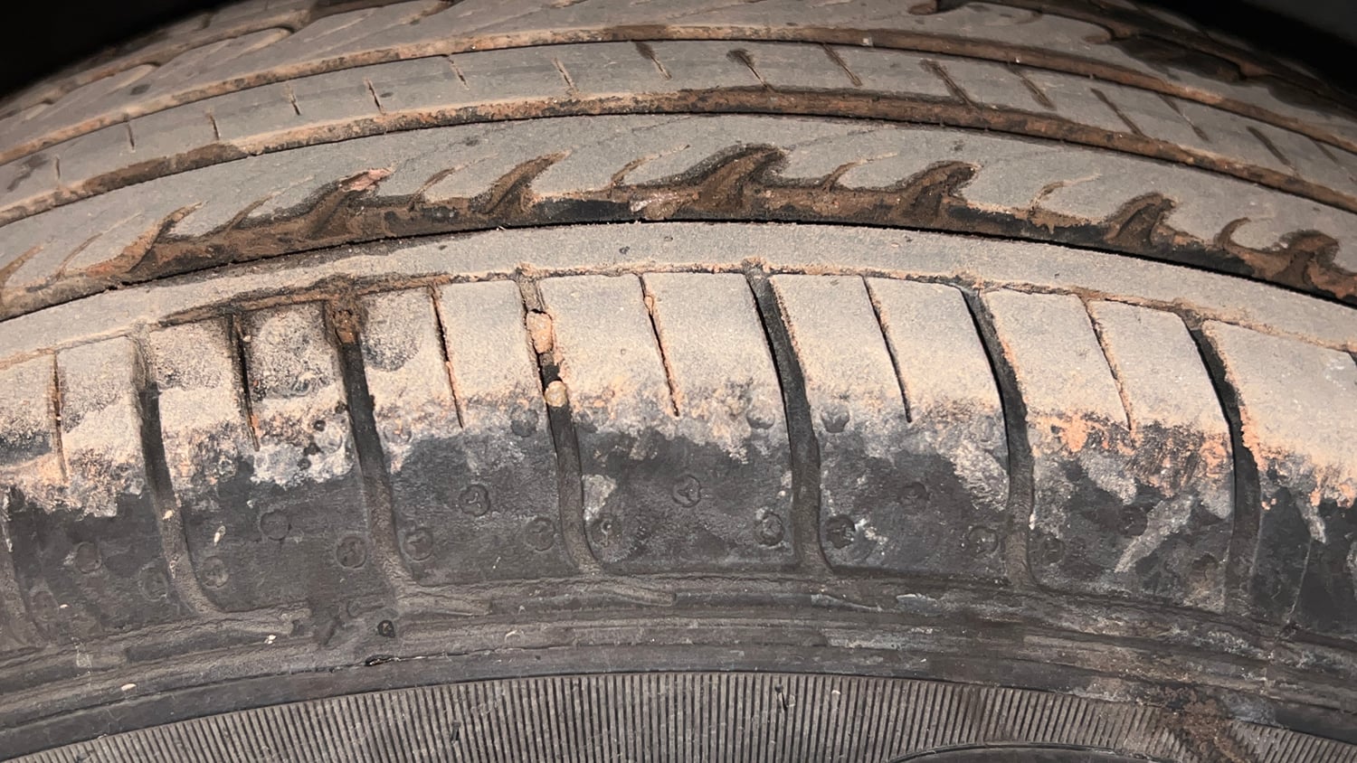 Used 2025 Hyundai Venue S 1.2 Petrol Petrol Manual tyres RIGHT FRONT TYRE TREAD VIEW