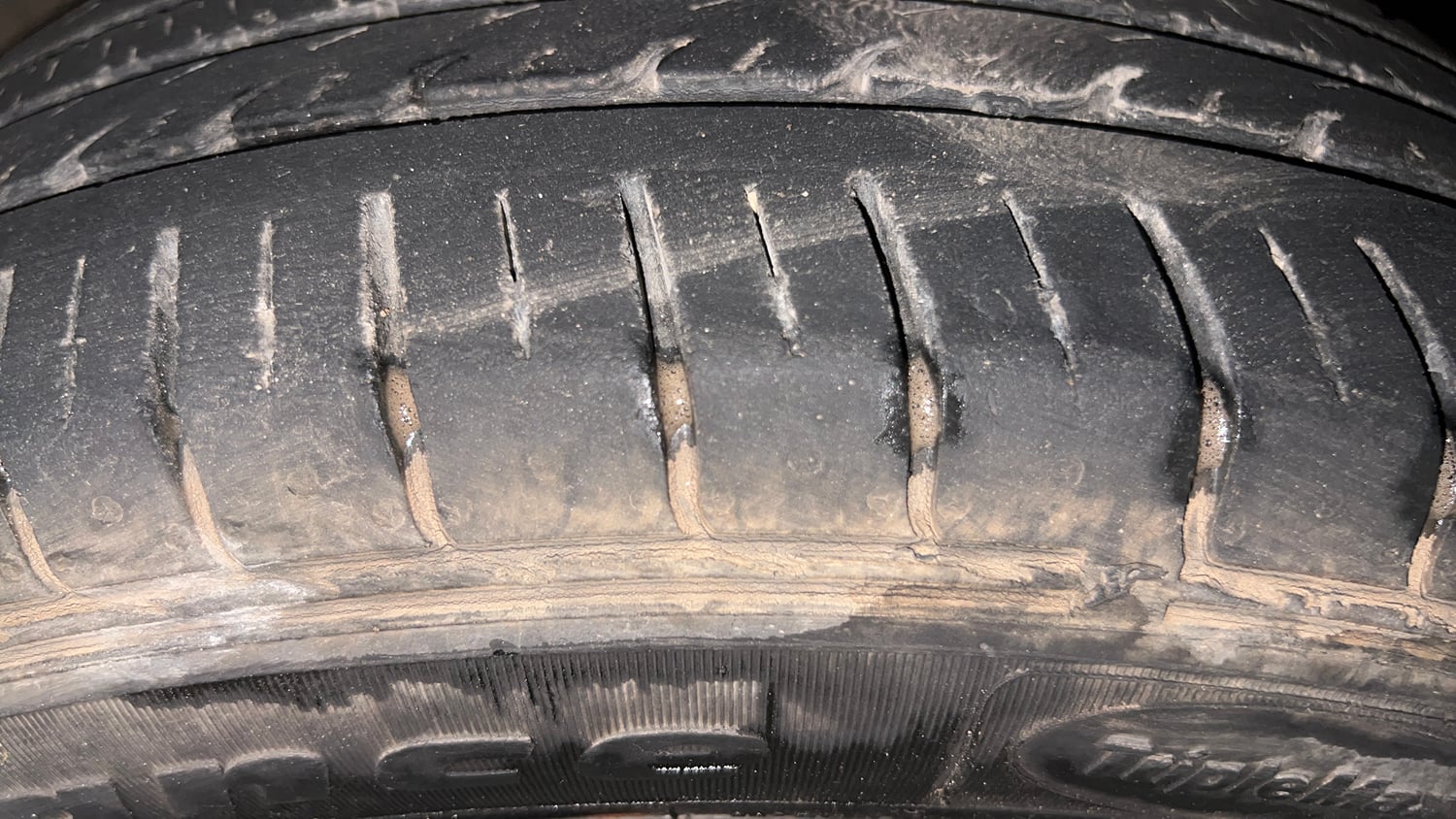 Used 2019 kia Seltos GTX Plus DCT 1.4 Petrol Automatic tyres LEFT FRONT TYRE TREAD VIEW