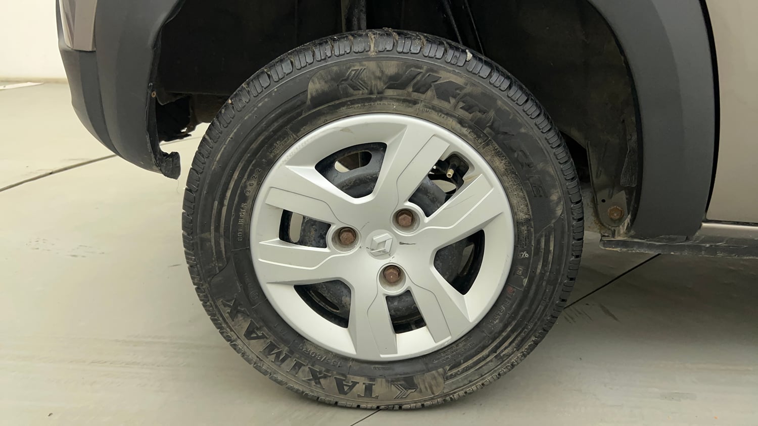 Used 2016 Renault Kwid RXL Petrol Manual tyres RIGHT REAR TYRE RIM VIEW
