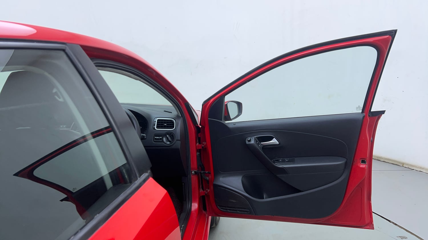Used 2019 Volkswagen Polo Comfortline 1.0L (P) Petrol Manual interior RIGHT FRONT DOOR OPEN VIEW