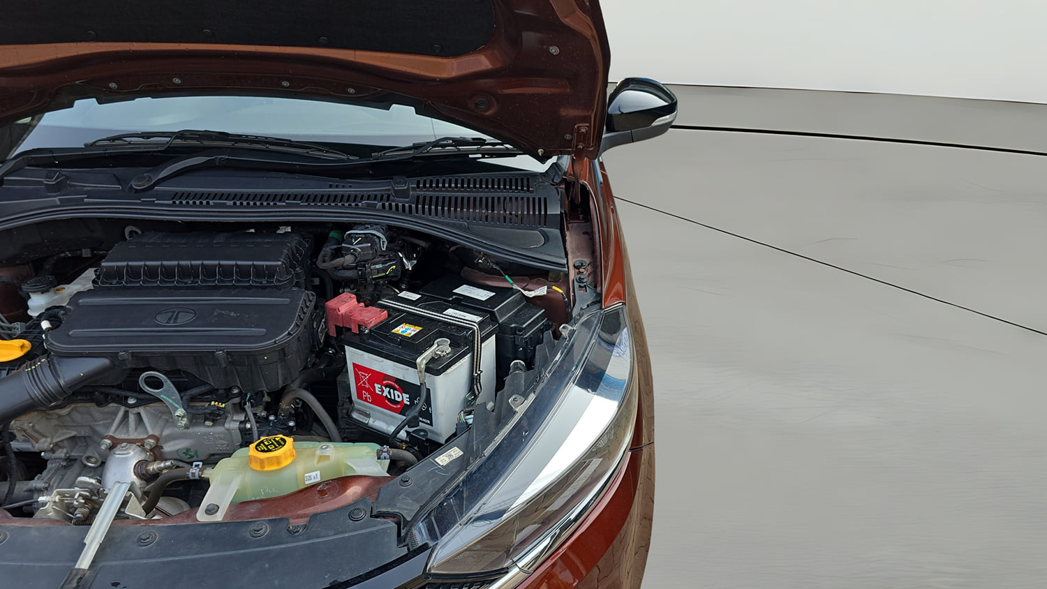 Used 2025 Tata Tigor XZA Plus iCNG Cng Automatic engine ENGINE LEFT SIDE HINGE & APRON VIEW