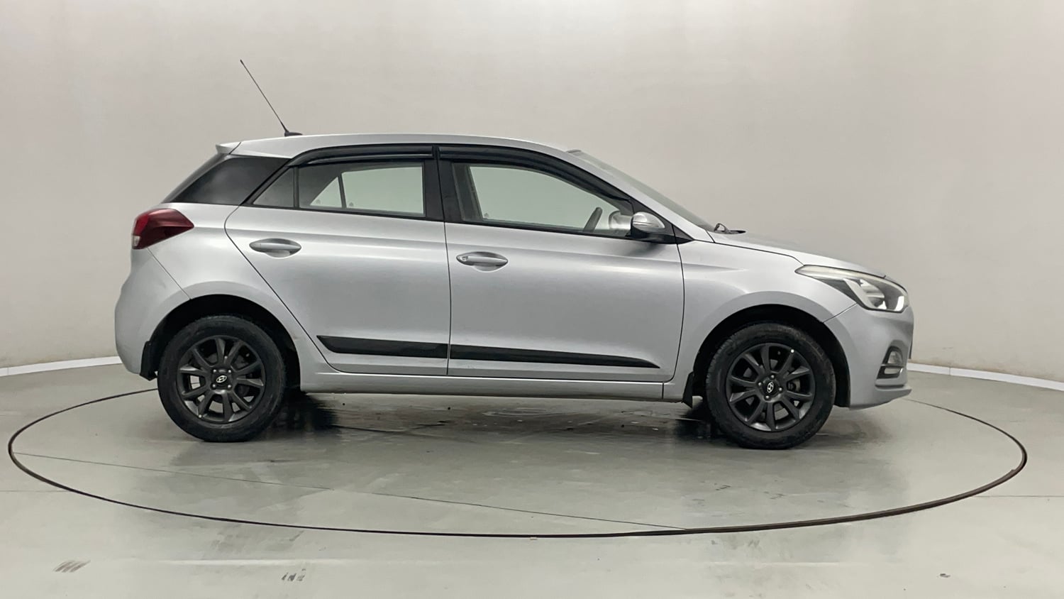 Used 2020 Hyundai Elite i20 Sportz Plus 1.2 Petrol Manual exterior RIGHT SIDE VIEW