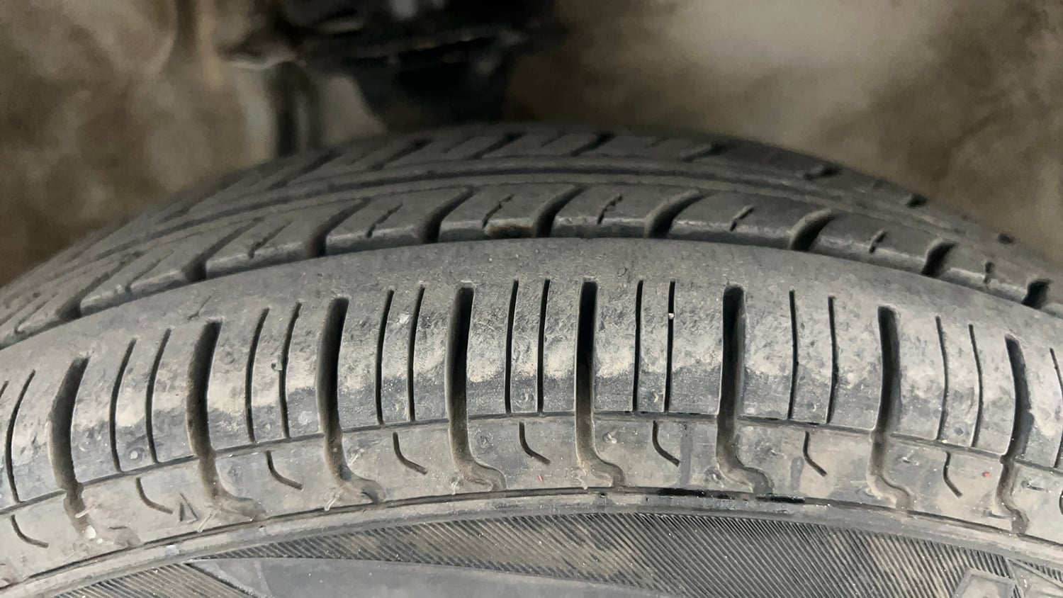 Used 2014 Maruti Suzuki Alto 800 Lxi Petrol Manual tyres RIGHT FRONT TYRE TREAD VIEW