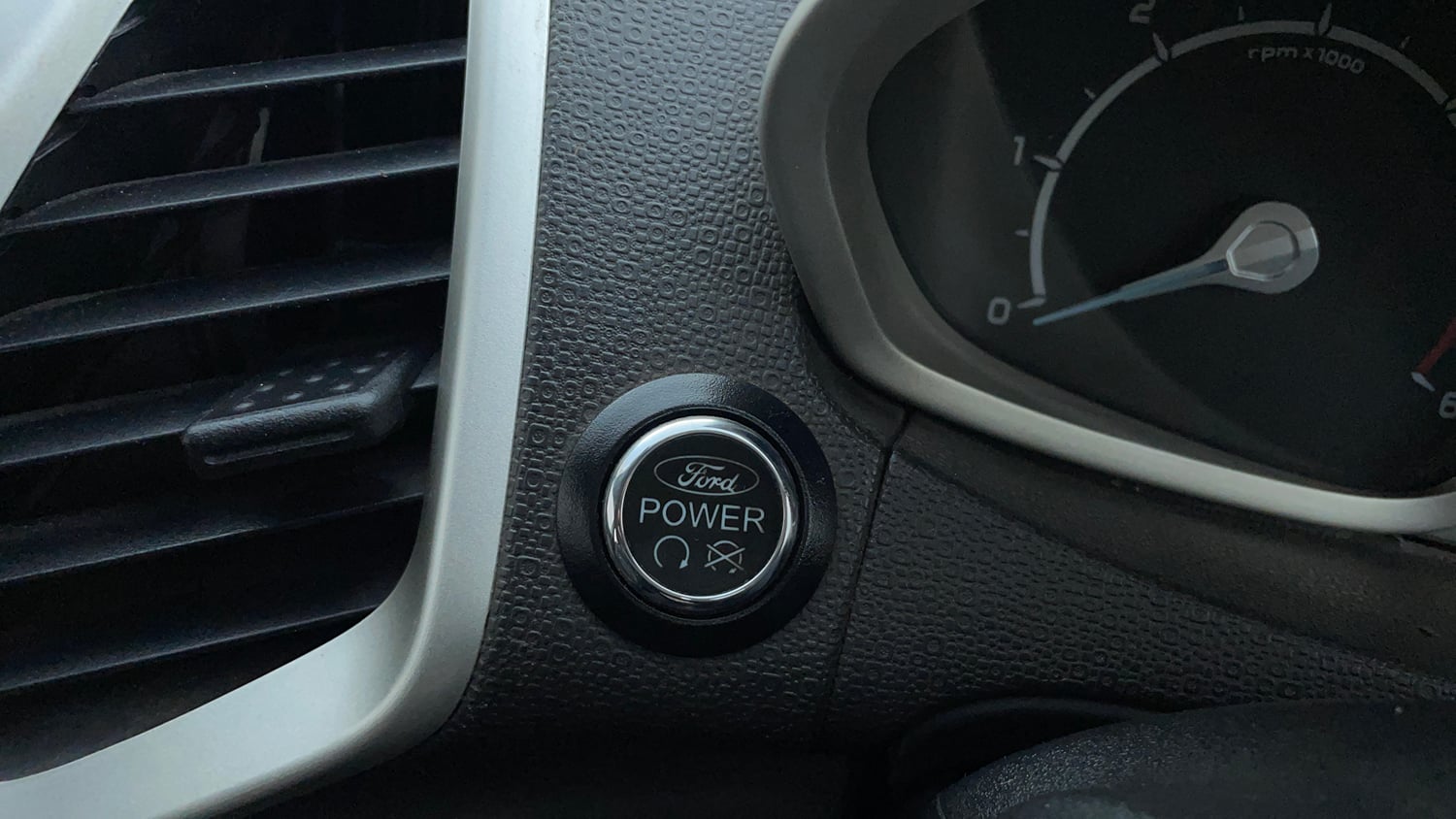 Used 2014 Ford EcoSport Titanium 1.5 TDCi (Opt) Diesel Manual top_features Keyless start