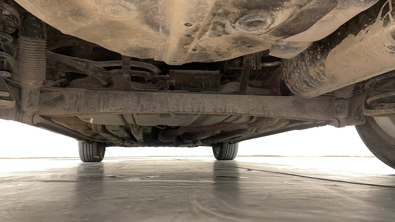 Used 2016 Hyundai Verna 1.6 VTVT SX Petrol Manual extra REAR UNDERBODY VIEW (TAKEN FROM REAR)