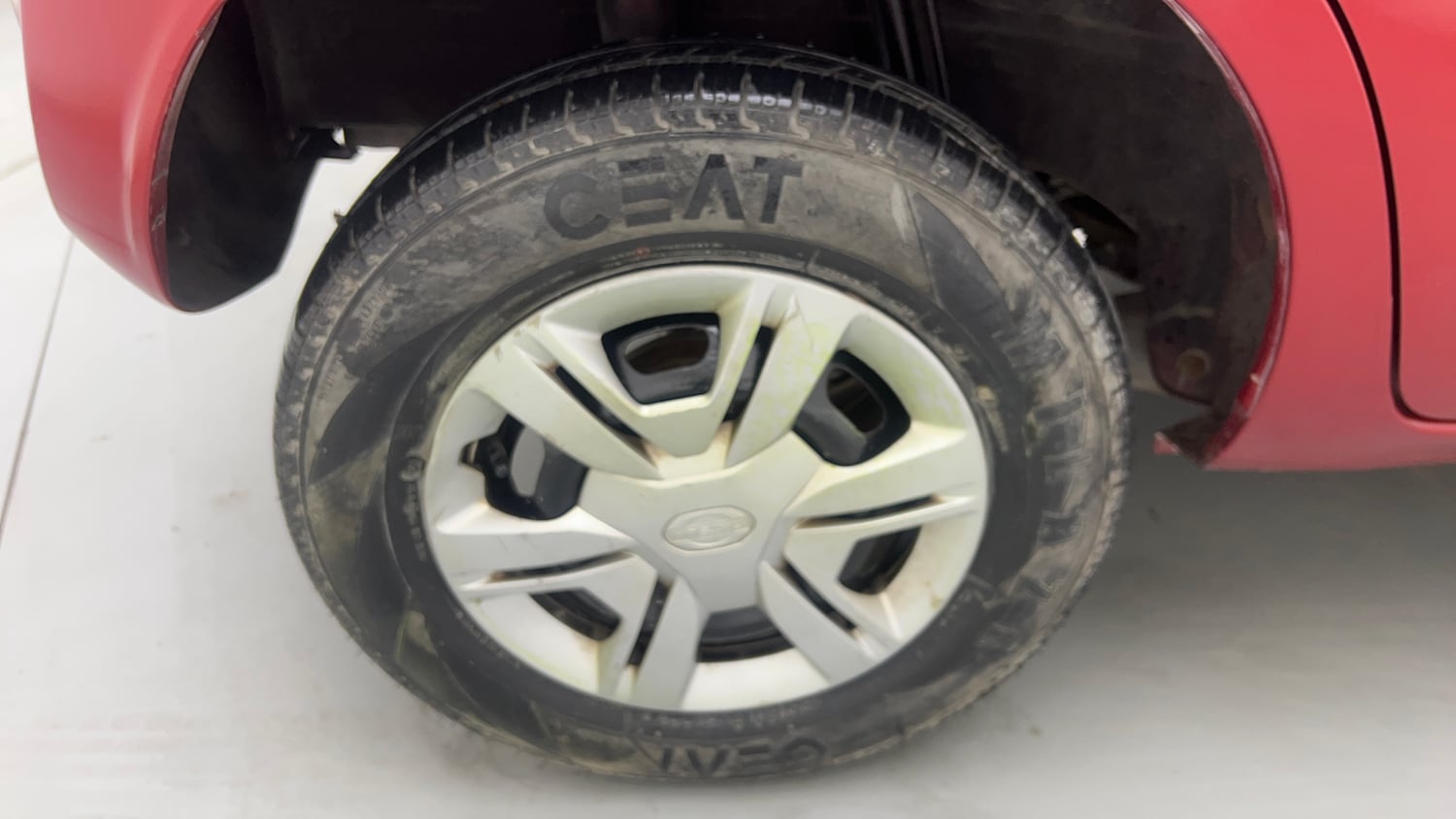 Used 2018 Datsun Redi-GO T(O) 1.0 AMT Petrol Automatic tyres RIGHT REAR TYRE RIM VIEW