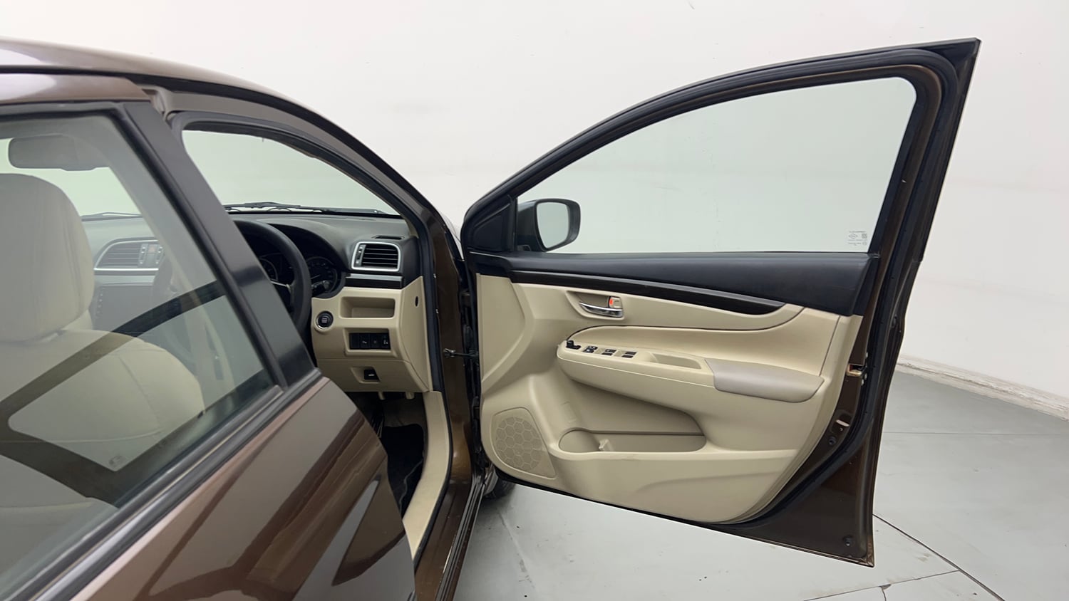 Used 2016 Maruti Suzuki Ciaz ZXi Petrol Manual interior RIGHT FRONT DOOR OPEN VIEW
