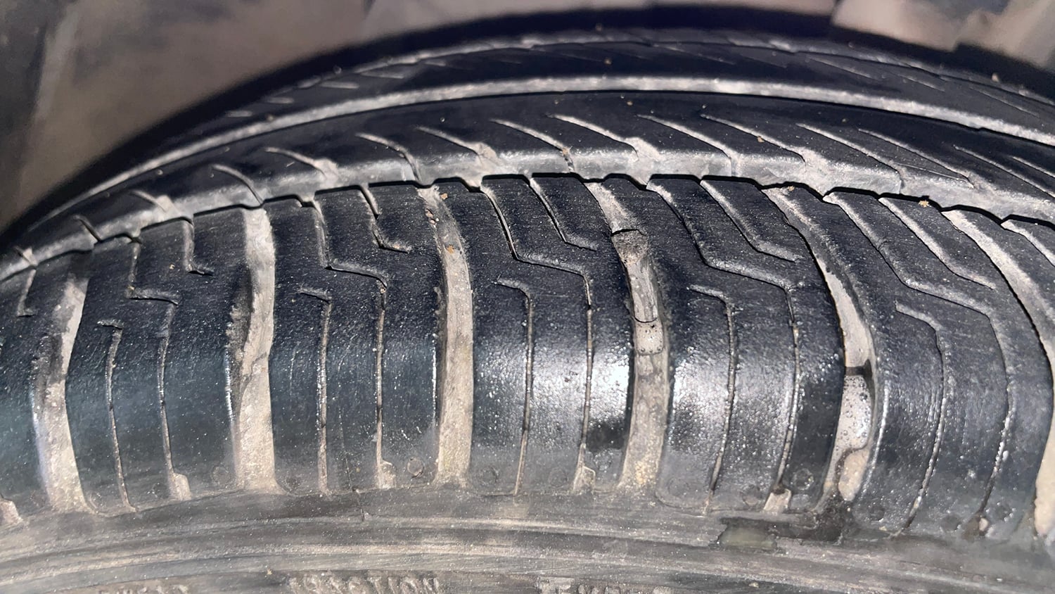 Used 2022 Datsun Redi-GO T(O) 1.0 Petrol Manual tyres RIGHT FRONT TYRE TREAD VIEW
