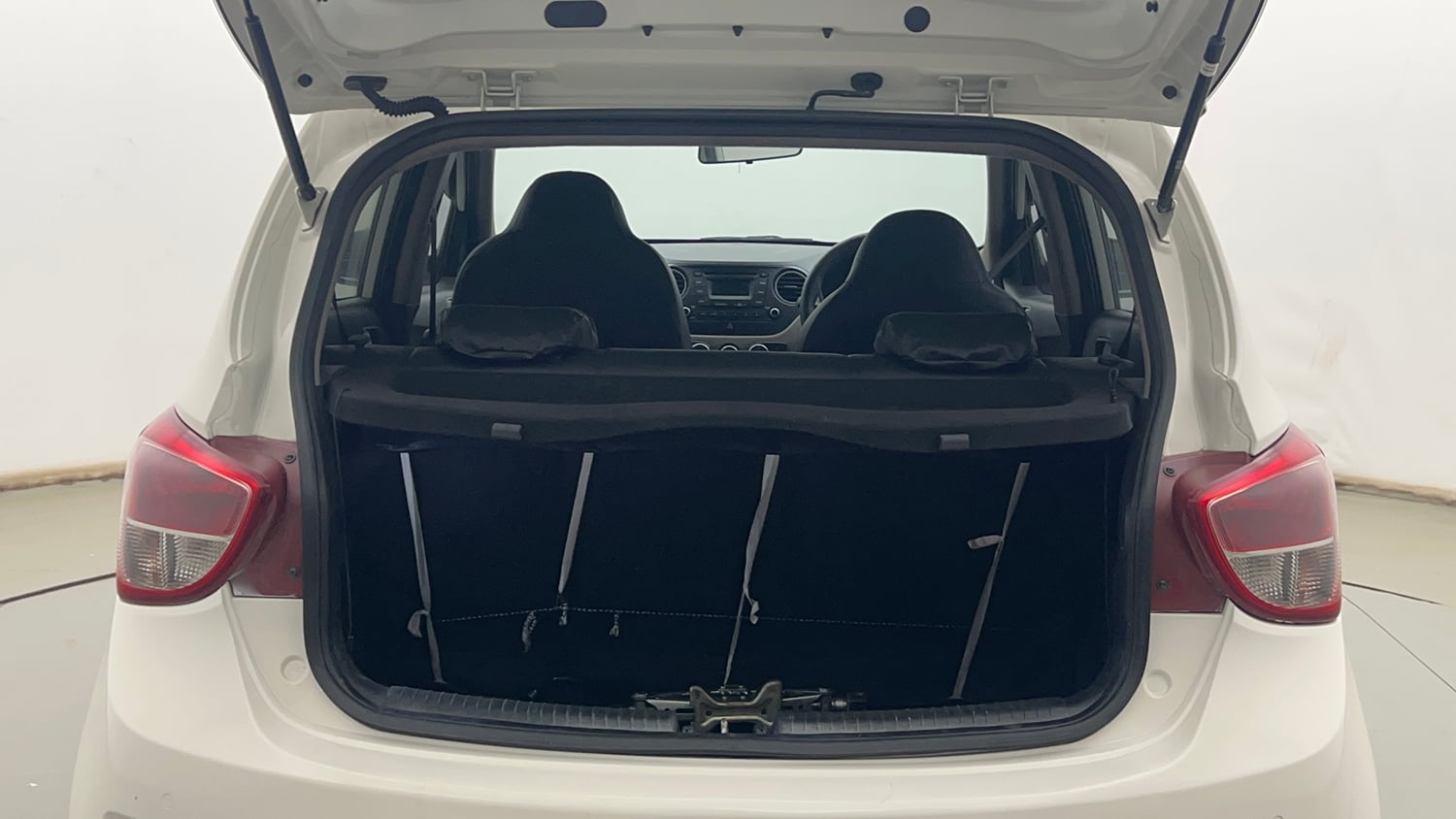 Used 2014 Hyundai Grand i10 Asta 1.2 Kappa VTVT (O) Petrol Manual interior DICKY INSIDE VIEW