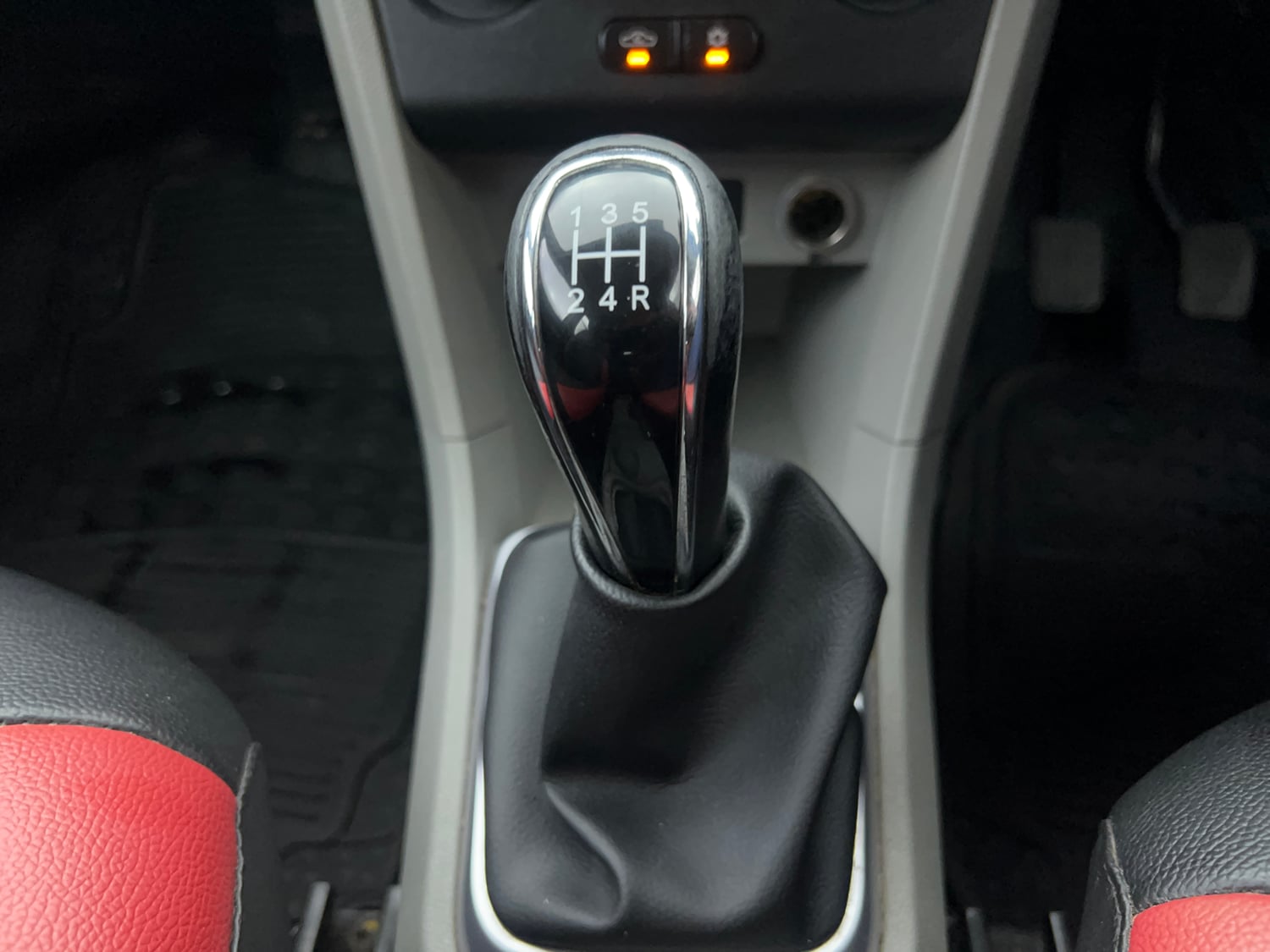 Used 2017 Tata Tiago Revotron XZ w/o Alloy Petrol Manual interior GEAR  KNOB VIEW