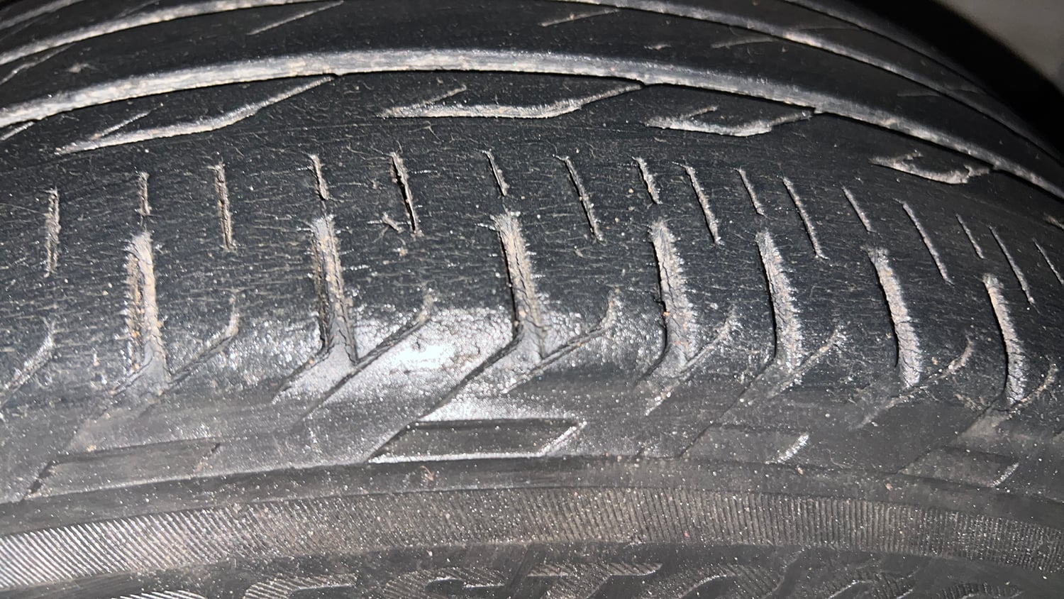 Used 2015 Toyota Corolla Altis G Petrol Petrol Manual tyres RIGHT FRONT TYRE TREAD VIEW