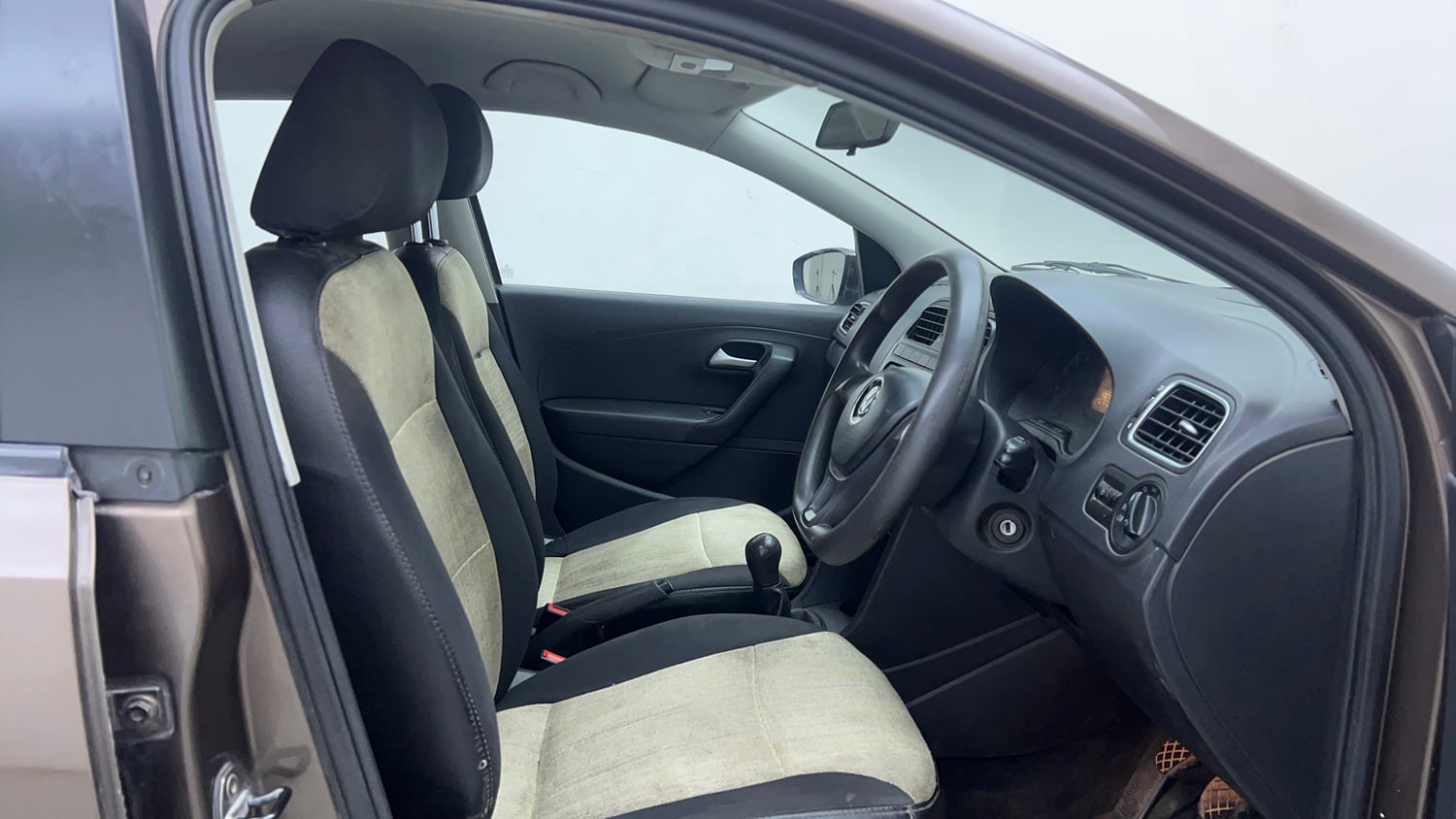 Used 2017 Volkswagen Polo Comfortline 1.2L (P) Petrol Manual interior RIGHT SIDE FRONT DOOR CABIN VIEW