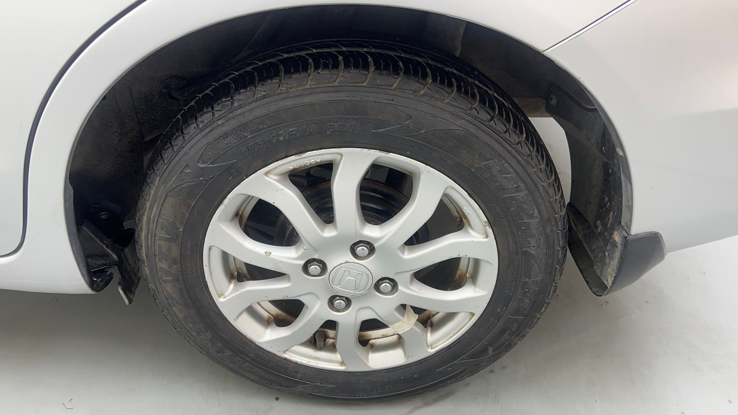 Used 2015 Honda Amaze 1.2 VX AT i-VTEC Petrol Automatic tyres LEFT REAR TYRE RIM VIEW