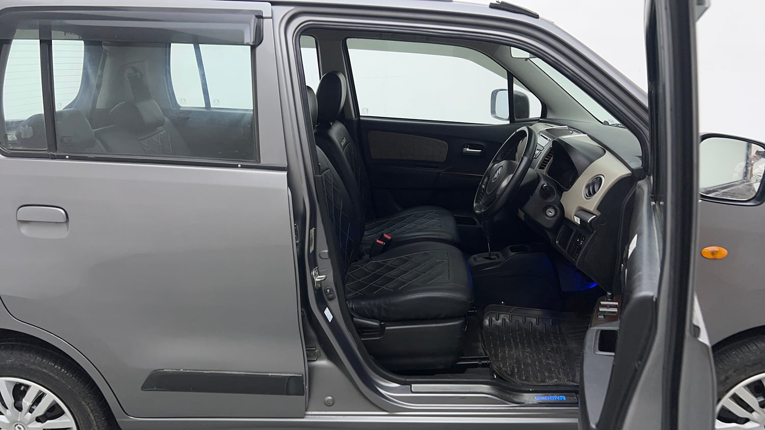 Used 2016 Maruti Suzuki Wagon R 1.0 VXI AMT Petrol Automatic interior RIGHT SIDE FRONT DOOR CABIN VIEW