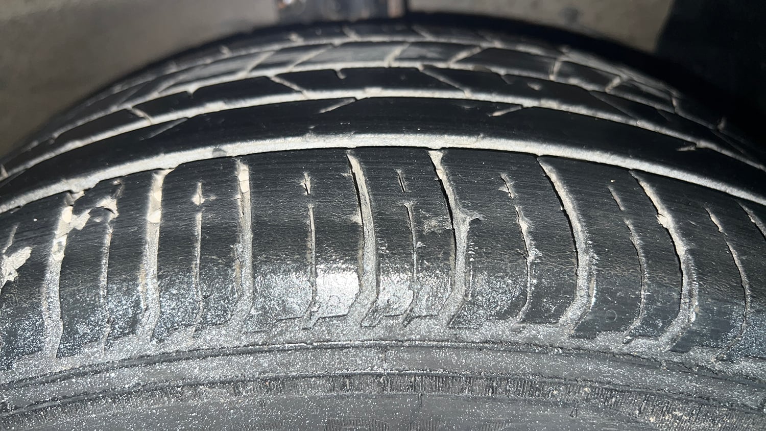 Used 2017 Maruti Suzuki Ciaz Alpha 1.4 MT Petrol Manual tyres RIGHT FRONT TYRE TREAD VIEW