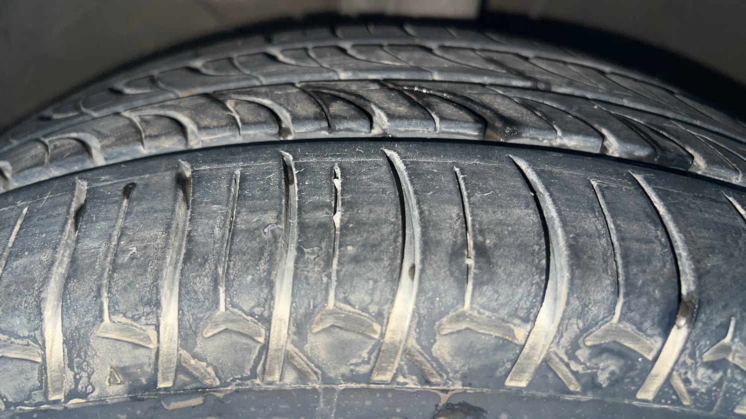 Used 2021 Maruti Suzuki New Ertiga ZXi AT Petrol Automatic tyres LEFT FRONT TYRE TREAD VIEW