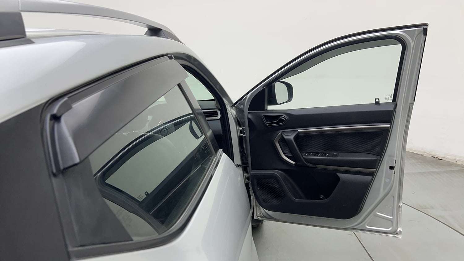 Used 2021 Renault Kiger RXZ MT Petrol Manual interior RIGHT FRONT DOOR OPEN VIEW