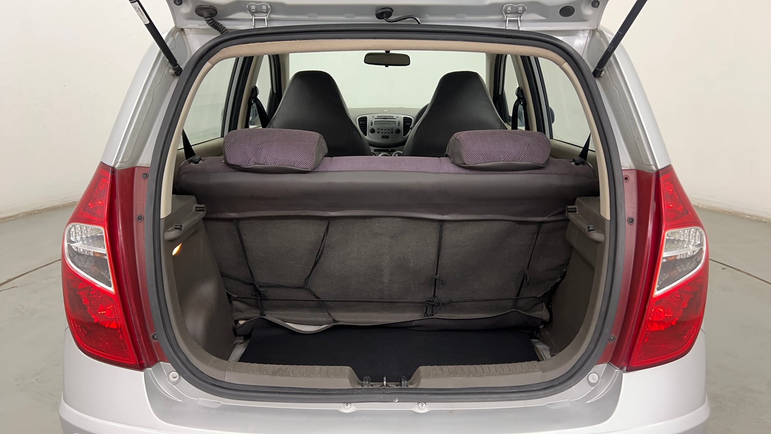 Used 2013 Hyundai i10 Sportz 1.2 AT Kappa2 Petrol Automatic interior DICKY INSIDE VIEW