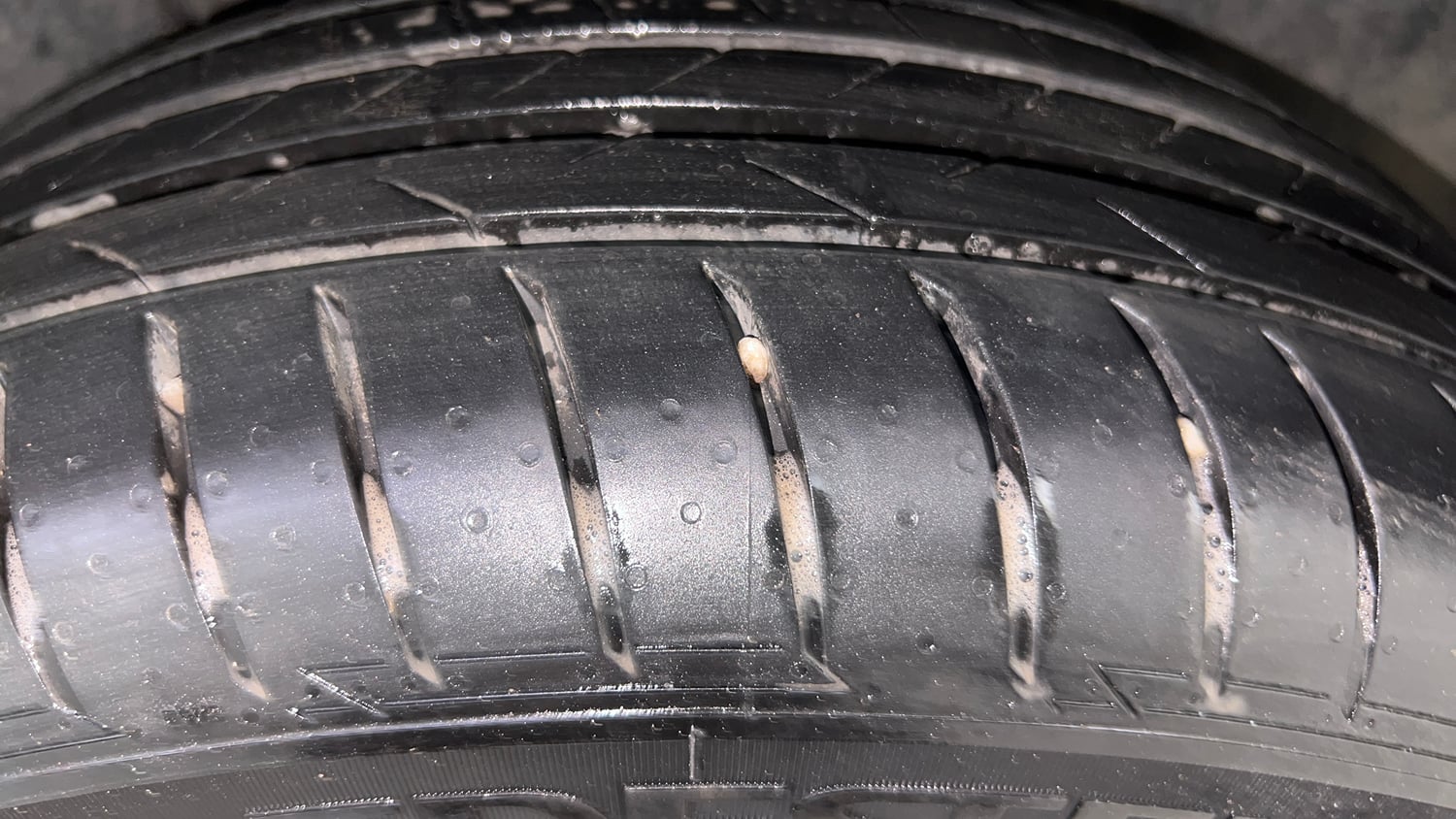 Used 2020 Skoda Rapid Active 1.0 TSI MT Petrol Manual tyres RIGHT REAR TYRE TREAD VIEW