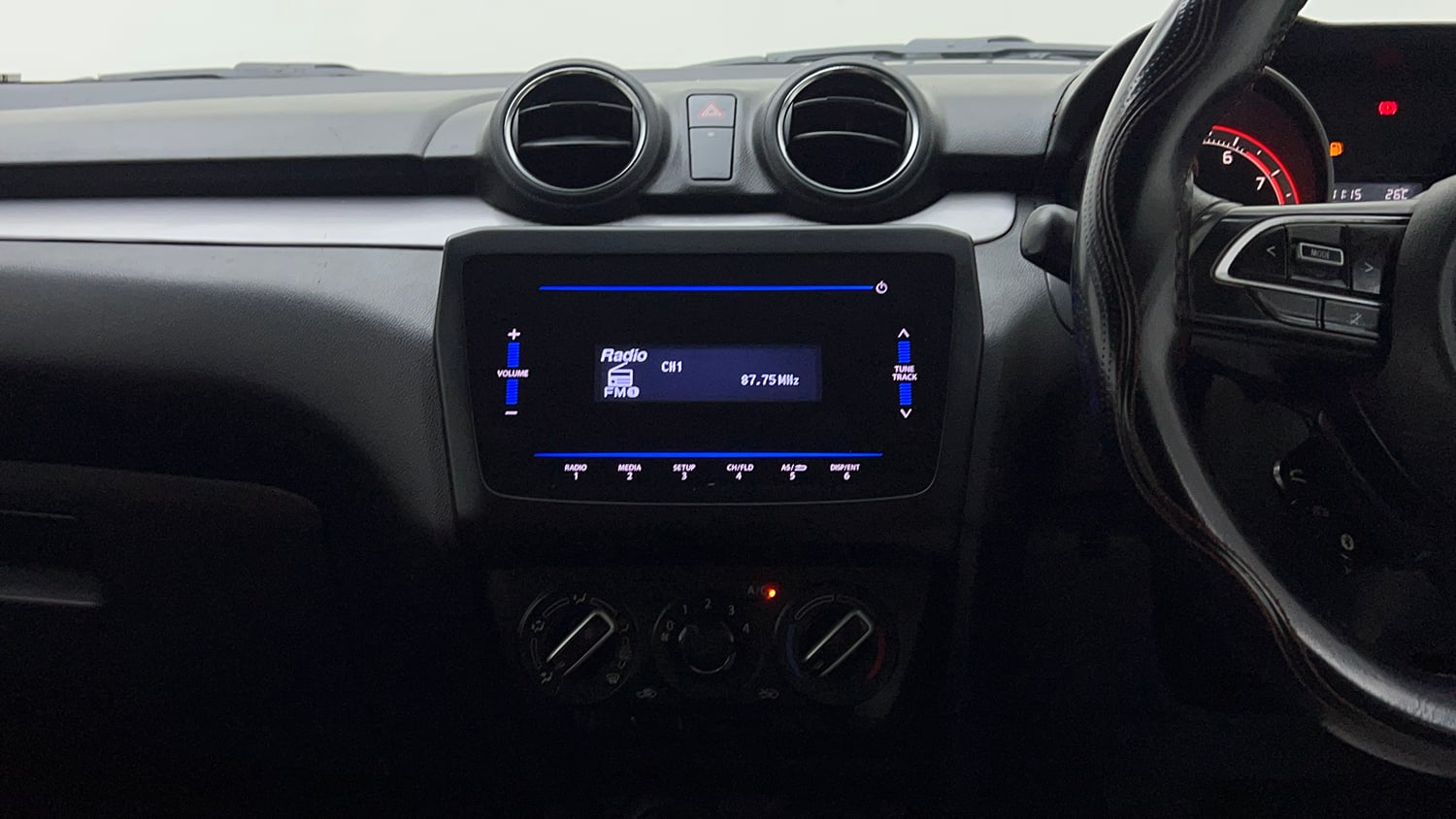 Used 2021 Maruti Suzuki Swift VXi AMT Petrol Automatic interior MUSIC SYSTEM & AC CONTROL VIEW