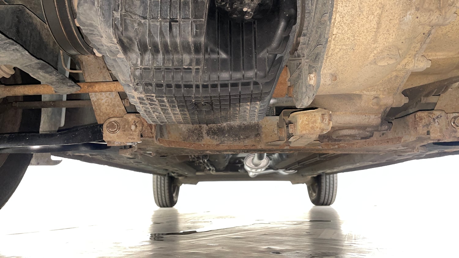 Used 2020 Renault Kwid RXT Petrol Manual extra FRONT LEFT UNDERBODY VIEW