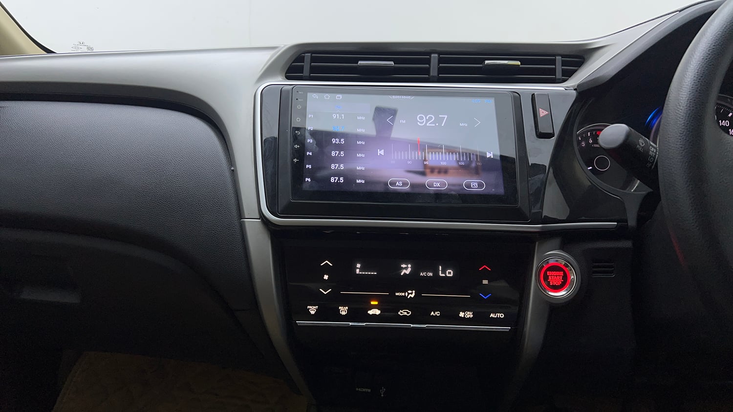 Used 2017 Honda City V Petrol Petrol Manual interior MUSIC SYSTEM & AC CONTROL VIEW