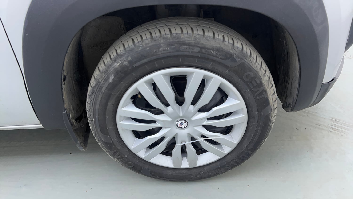 Used 2023 Renault Kwid CLIMBER Petrol Manual tyres RIGHT FRONT TYRE RIM VIEW