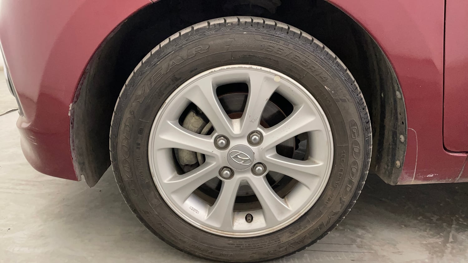 Used 2015 Hyundai Grand i10 Asta AT 1.2 Kappa VTVT Petrol Automatic tyres LEFT FRONT TYRE RIM VIEW